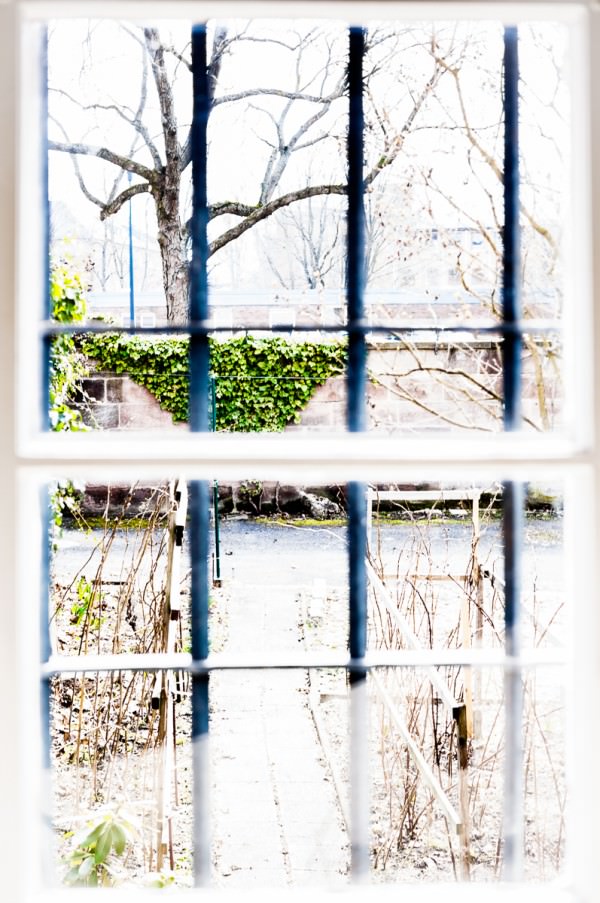 Das Fenstergitter zum Hof